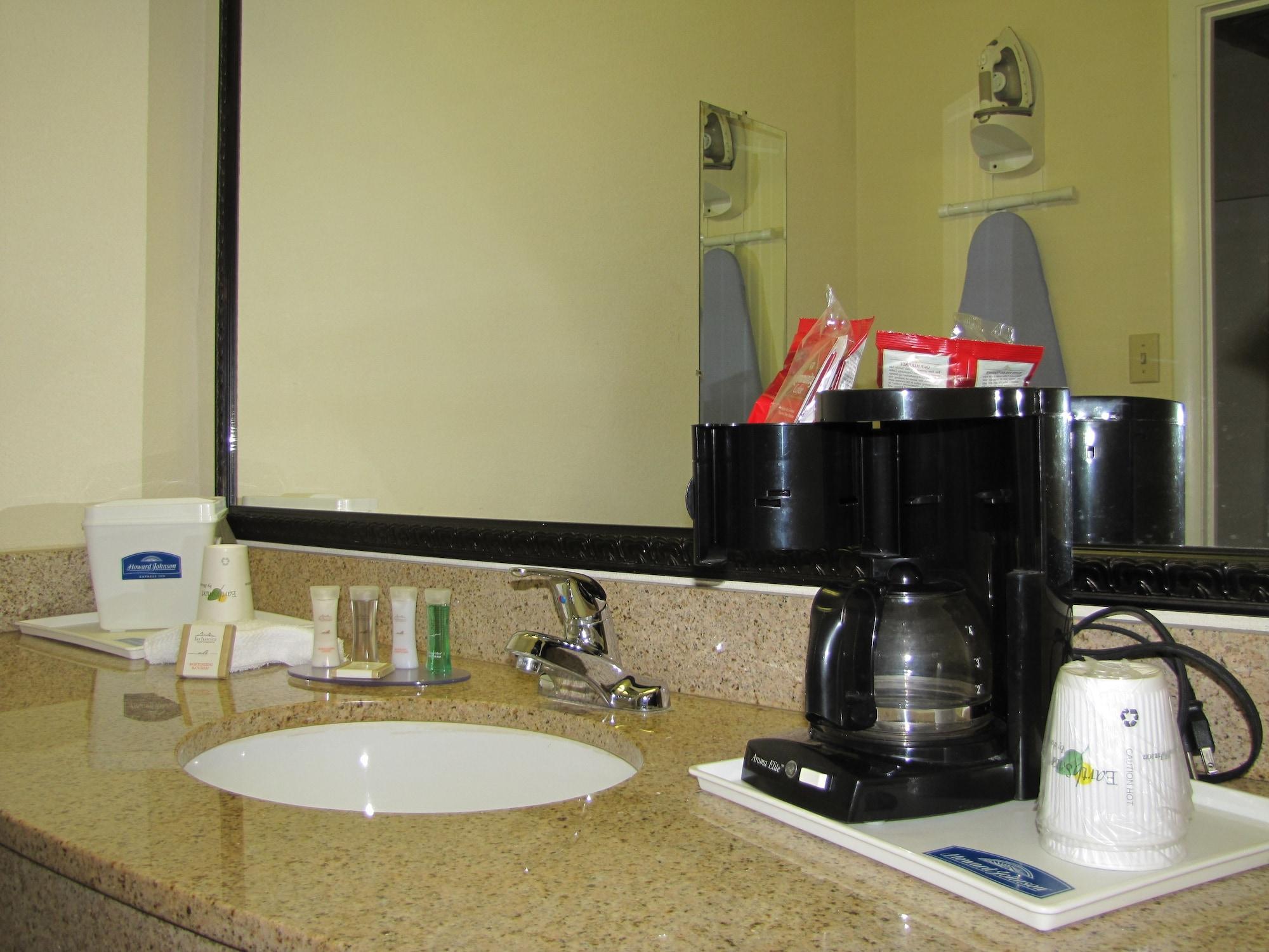 Howard Johnson By Wyndham Tallahassee Extérieur photo