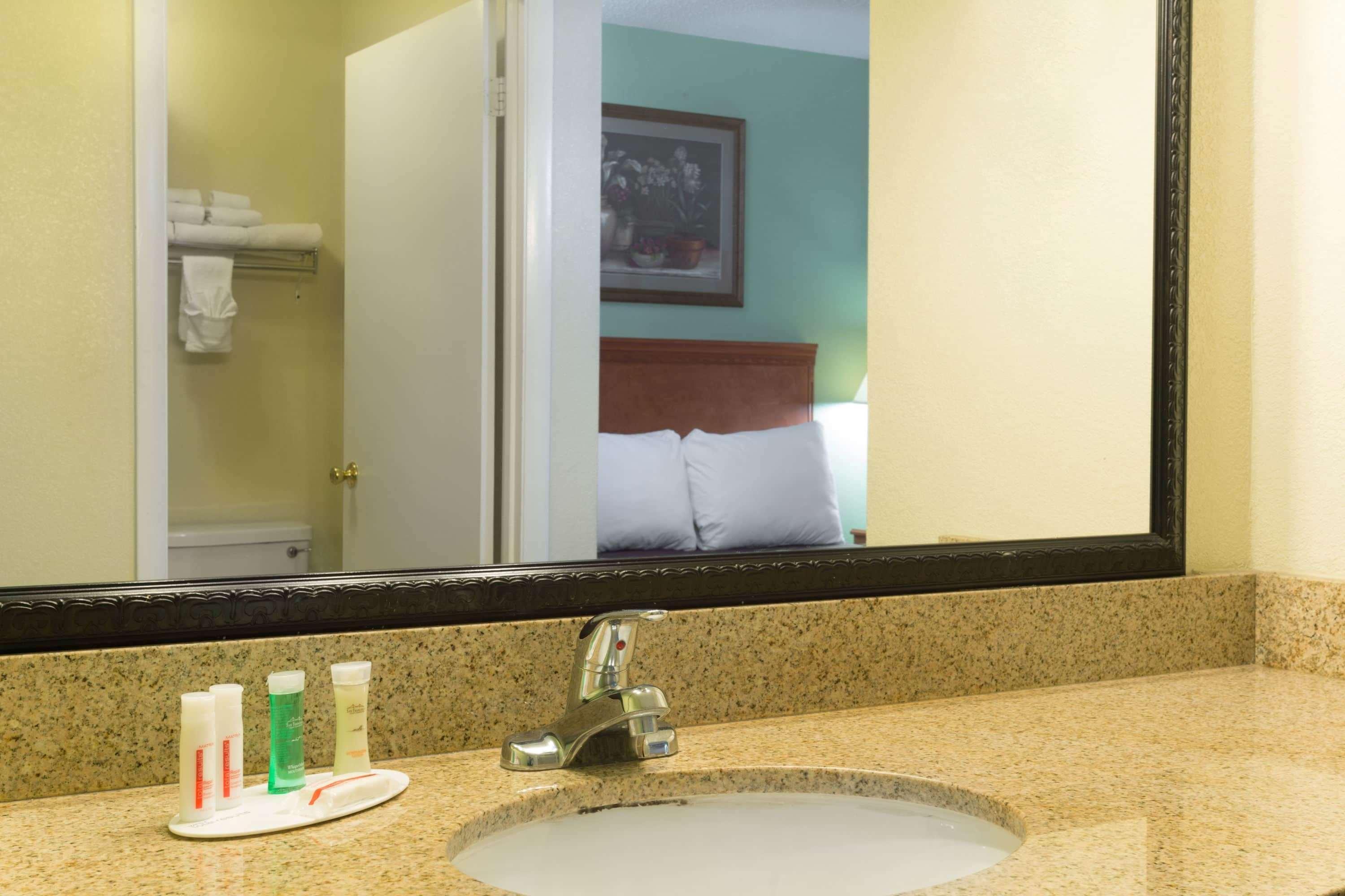 Howard Johnson By Wyndham Tallahassee Extérieur photo