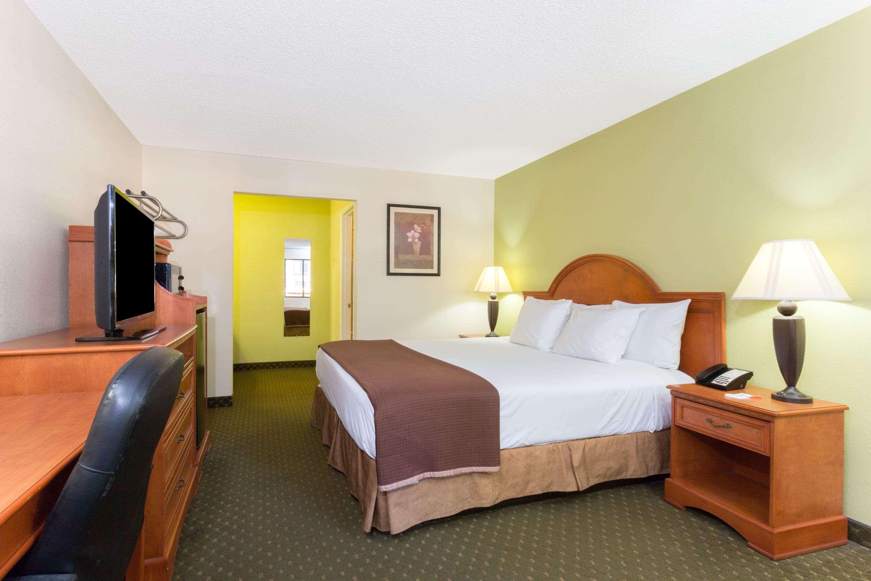 Howard Johnson By Wyndham Tallahassee Extérieur photo