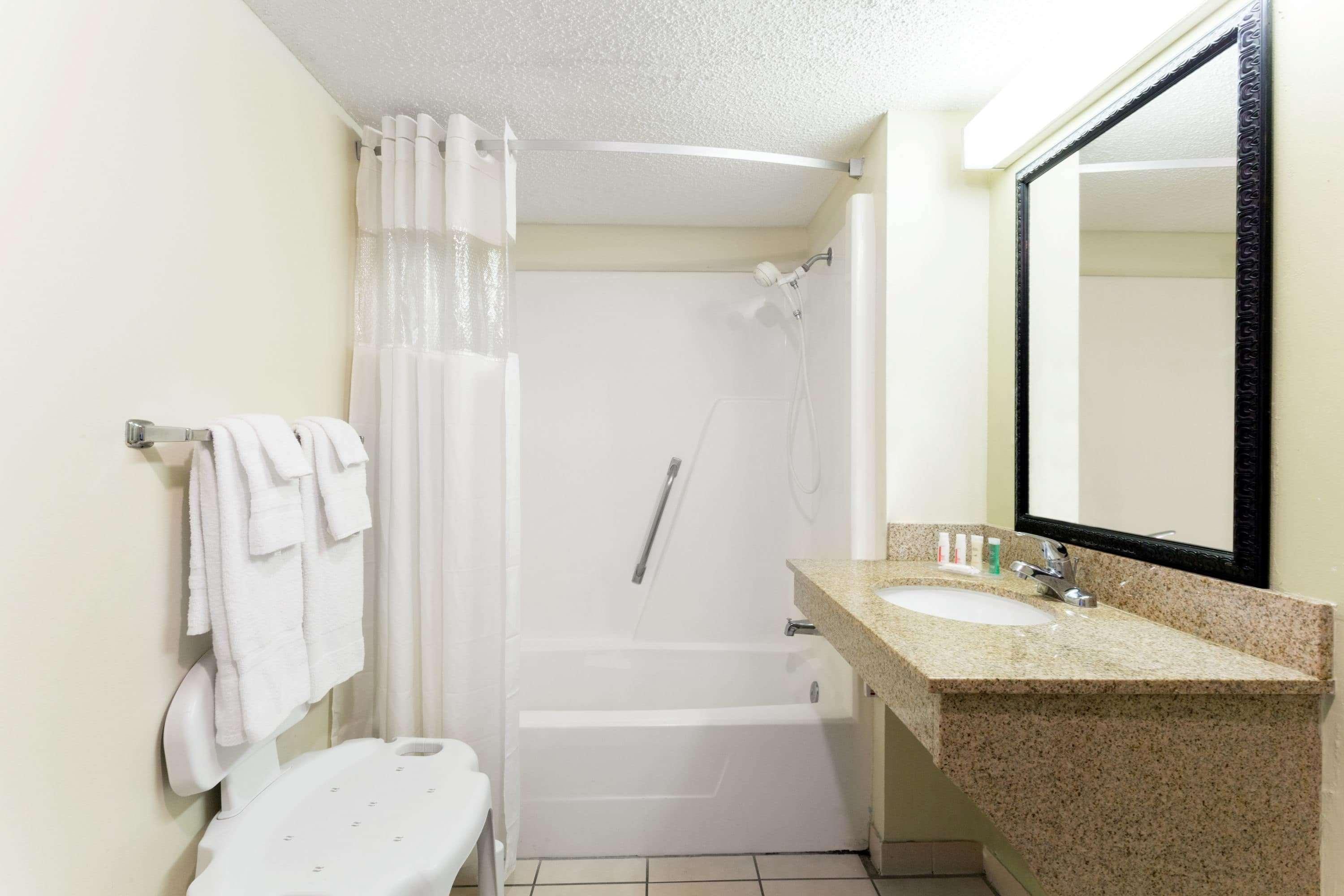 Howard Johnson By Wyndham Tallahassee Extérieur photo