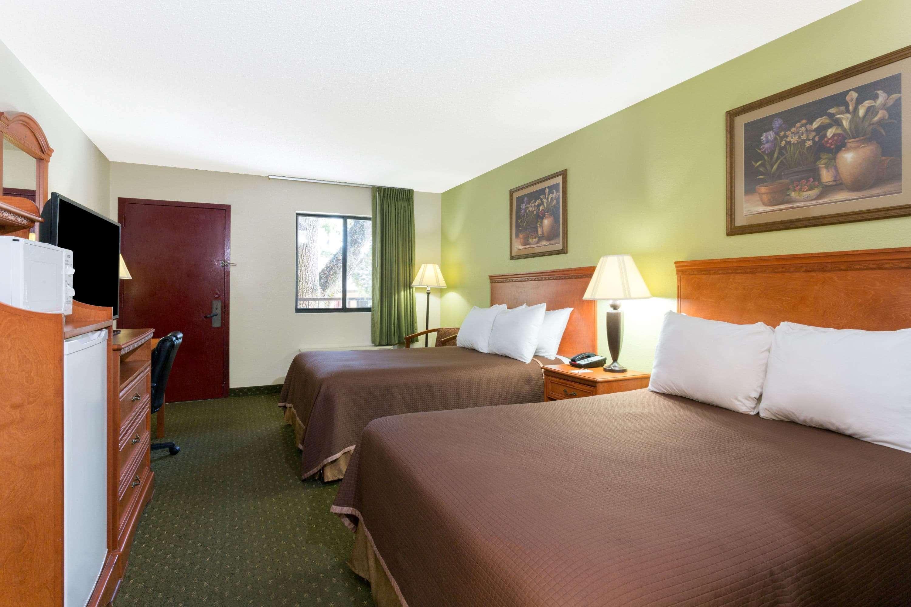 Howard Johnson By Wyndham Tallahassee Extérieur photo