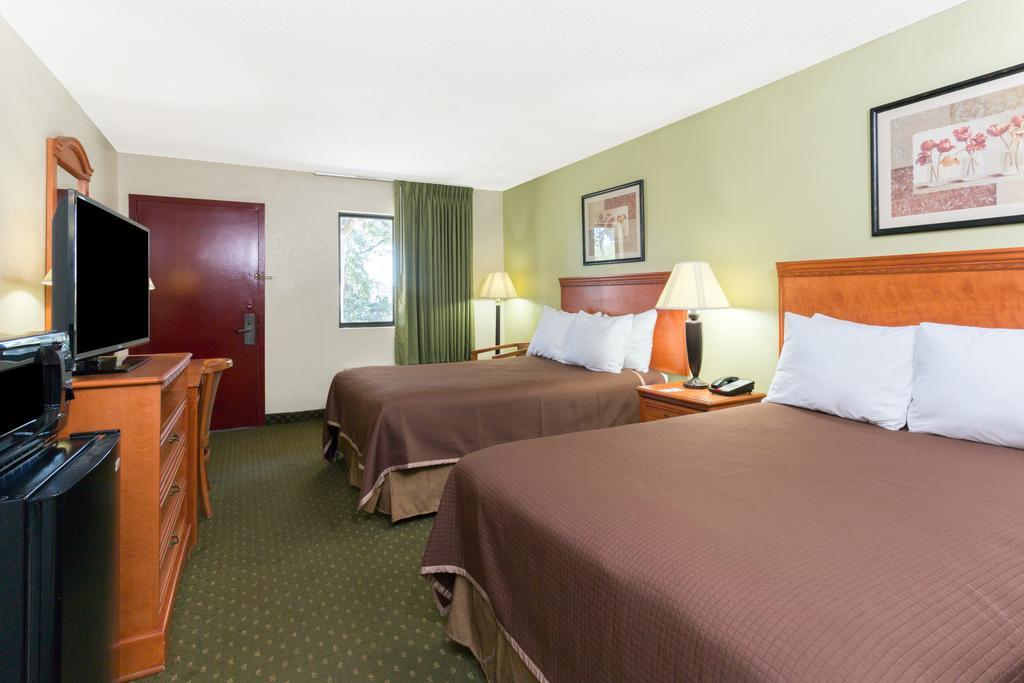 Howard Johnson By Wyndham Tallahassee Extérieur photo