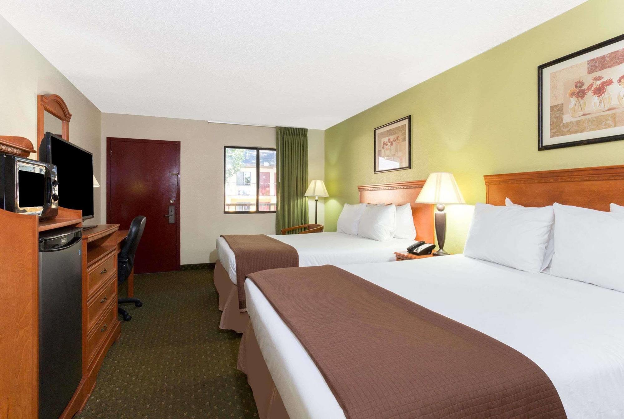 Howard Johnson By Wyndham Tallahassee Extérieur photo