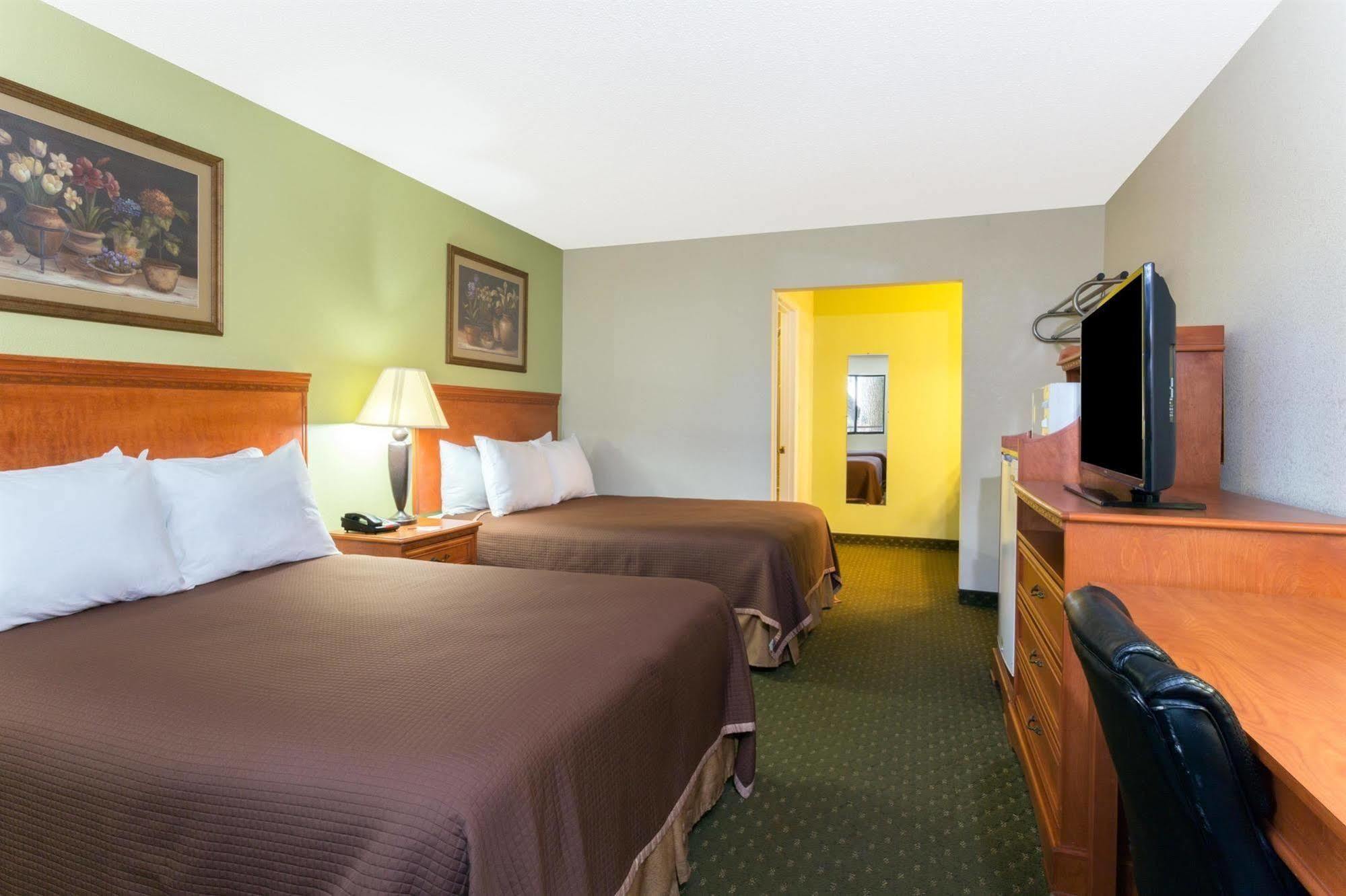 Howard Johnson By Wyndham Tallahassee Extérieur photo